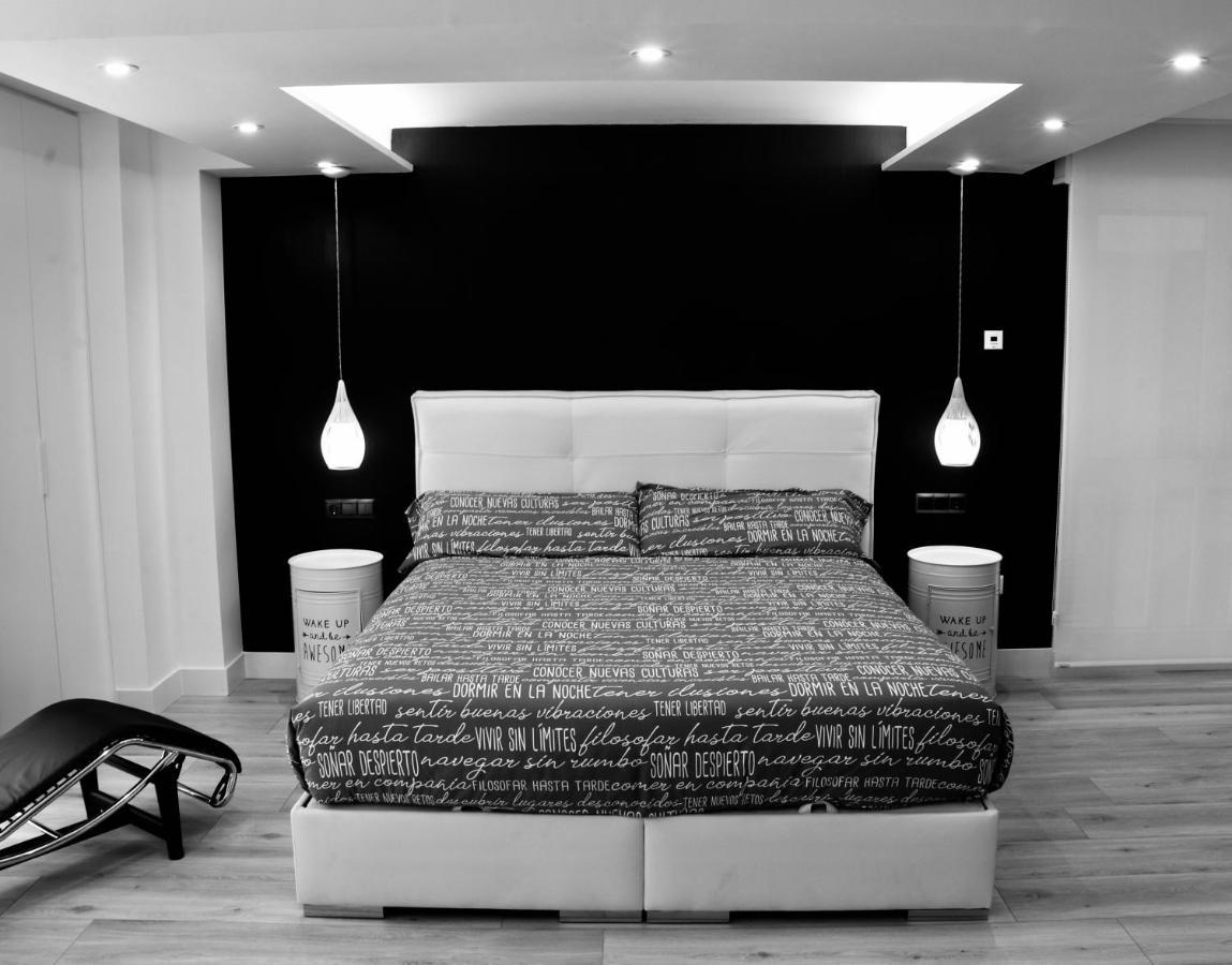Black And White Suitte "Plaza" Noja Zewnętrze zdjęcie