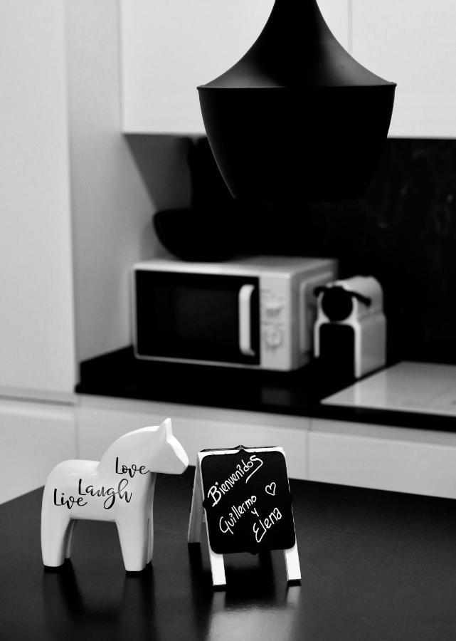 Black And White Suitte "Plaza" Noja Zewnętrze zdjęcie